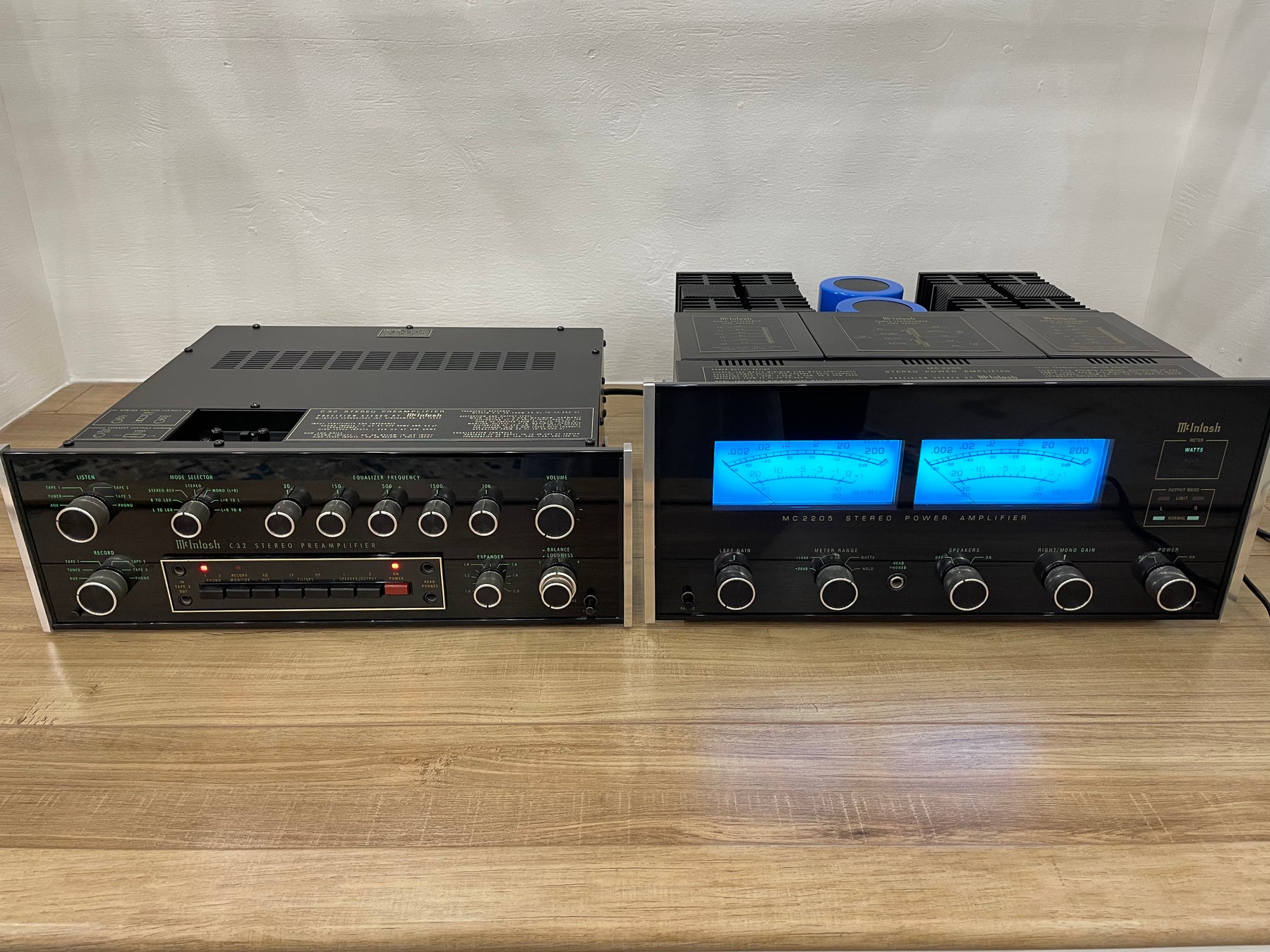 Restored McIntosh Mc2205 Amplifier and C32 Preamplifier Combo