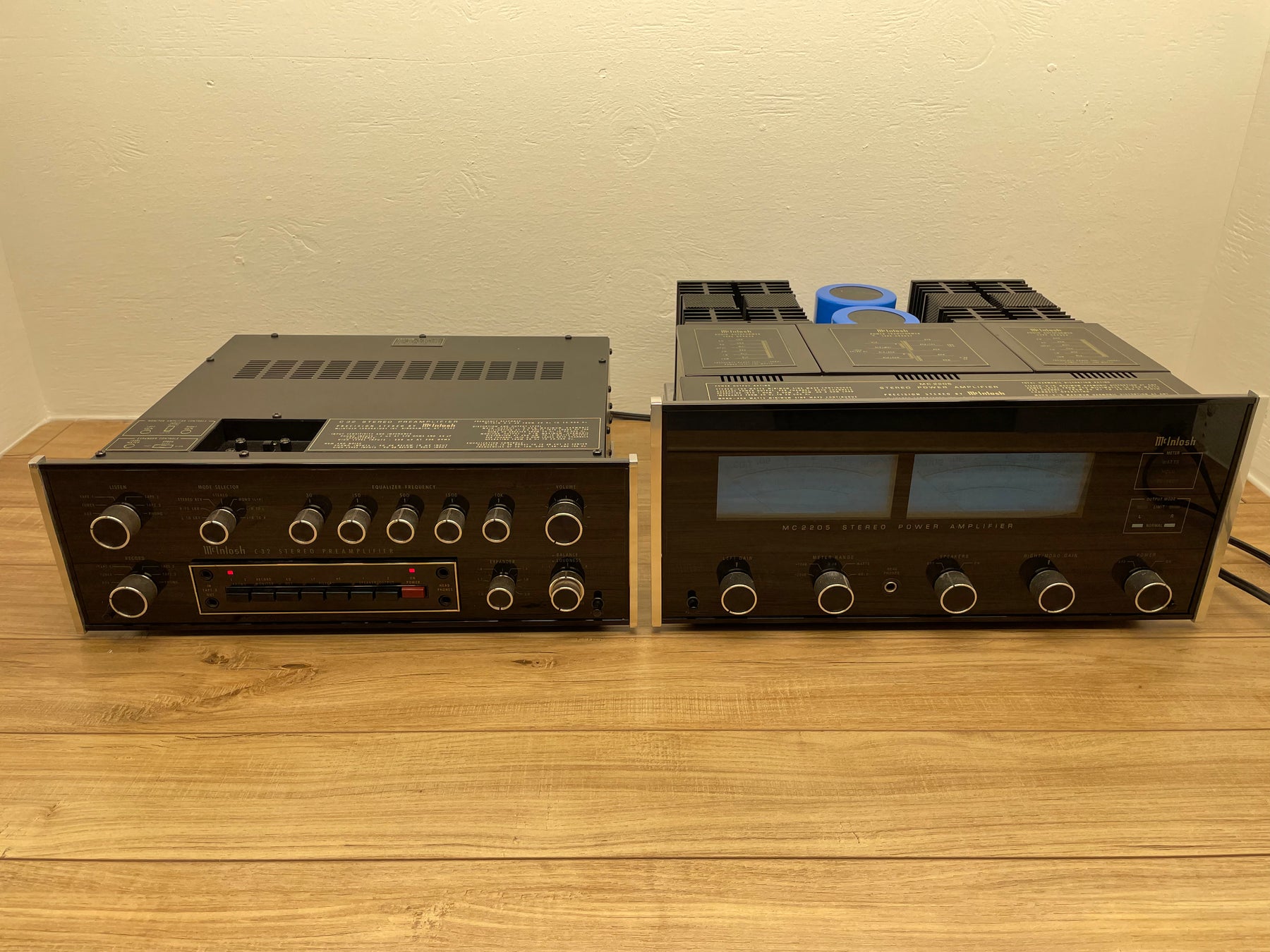 Restored McIntosh Mc2205 Amplifier and C32 Preamplifier Combo