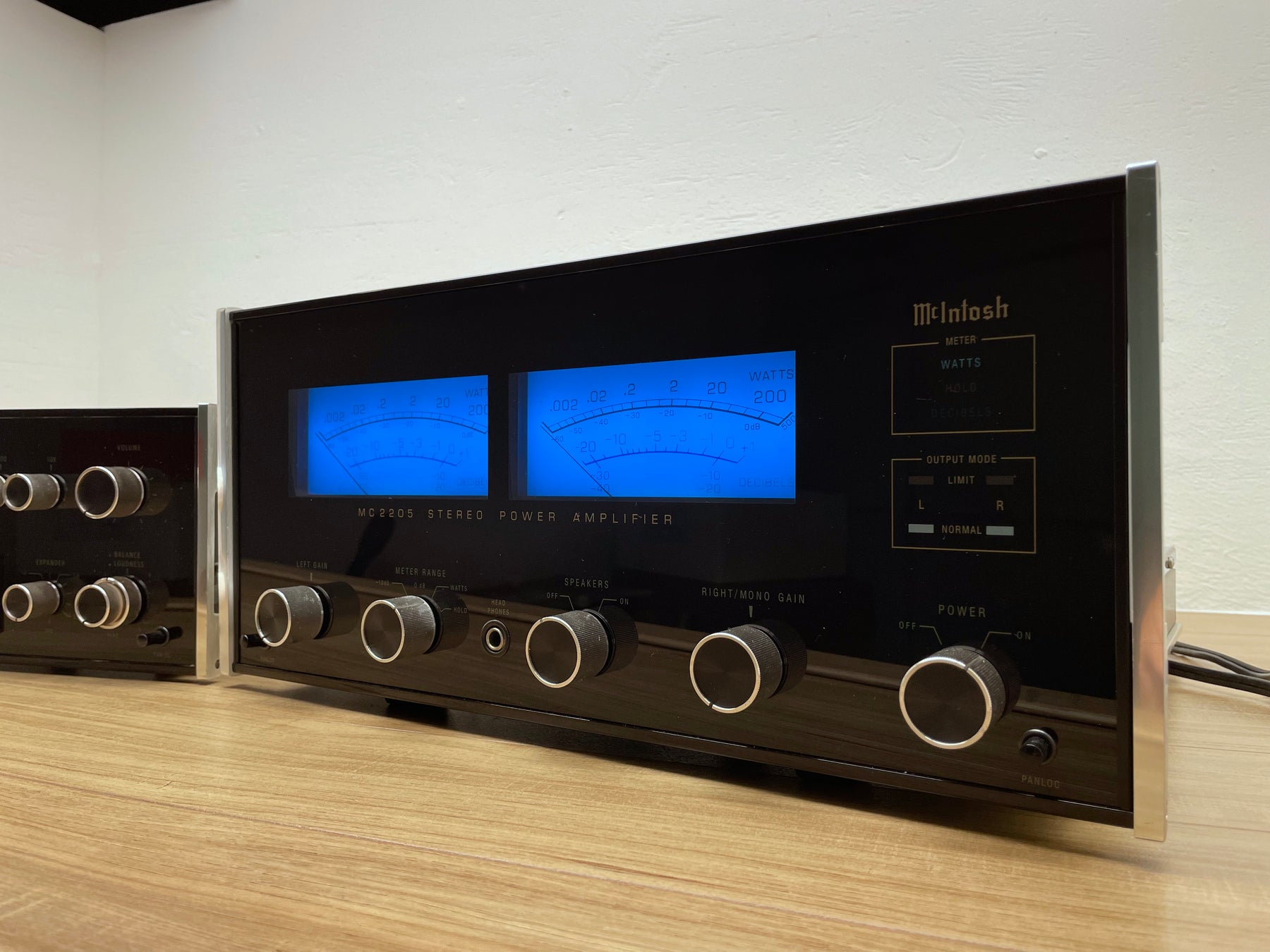 Restored McIntosh Mc2205 Amplifier and C32 Preamplifier Combo
