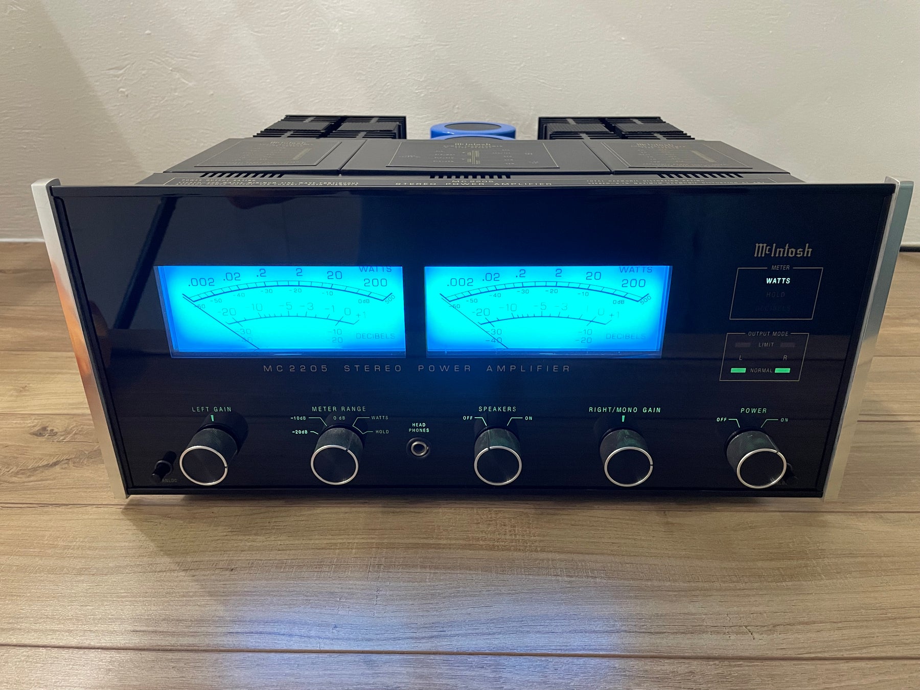 Restored McIntosh Mc2205 Amplifier and C32 Preamplifier Combo