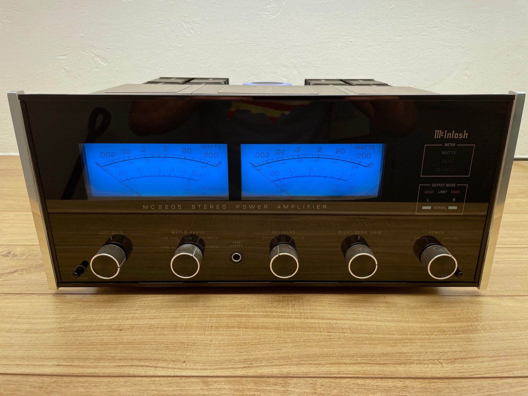 Restored McIntosh Mc2205 Amplifier and C32 Preamplifier Combo