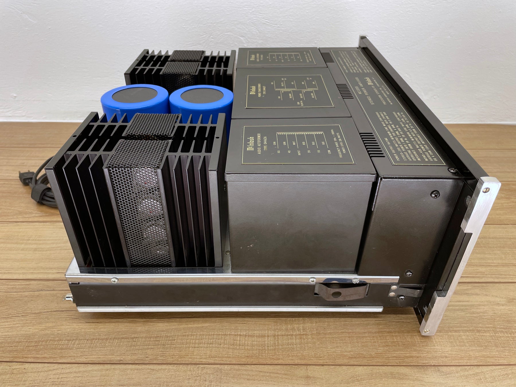 Restored McIntosh Mc2205 Amplifier and C32 Preamplifier Combo