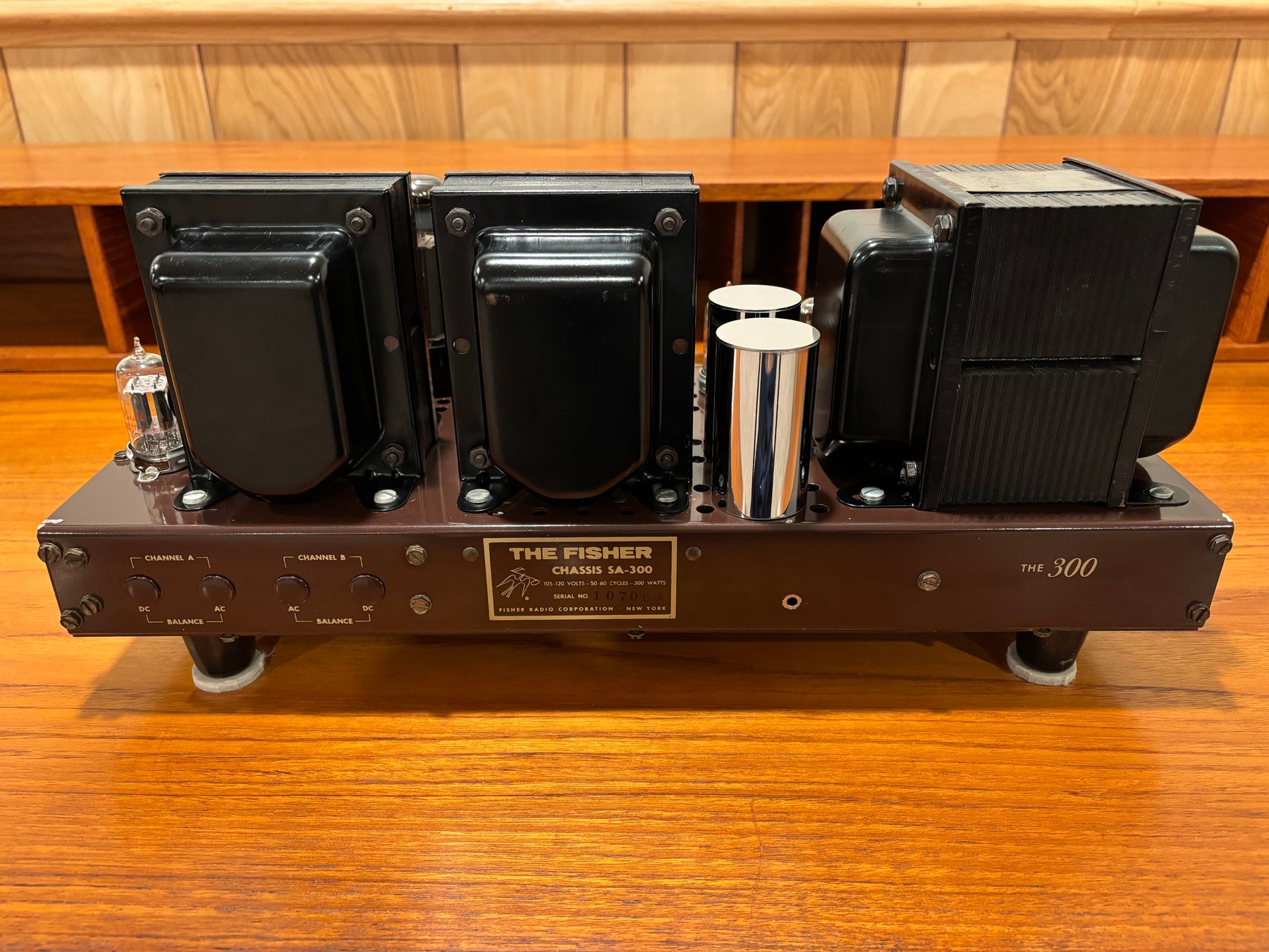 Fisher SA-300 Tube Amplifier.  Recent restoration with high-end components.