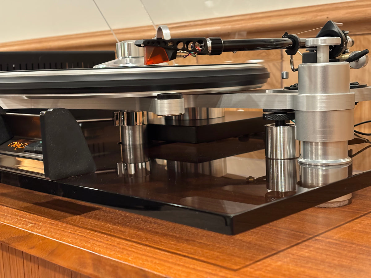 Stunning Oracle Delphi Mk IV With MVSS Upgrades. Includes SME 3009-R Tonearm.